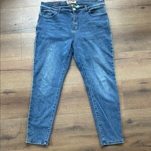 Hot Kiss Women's Blue Skinny Jeans ! Size 18